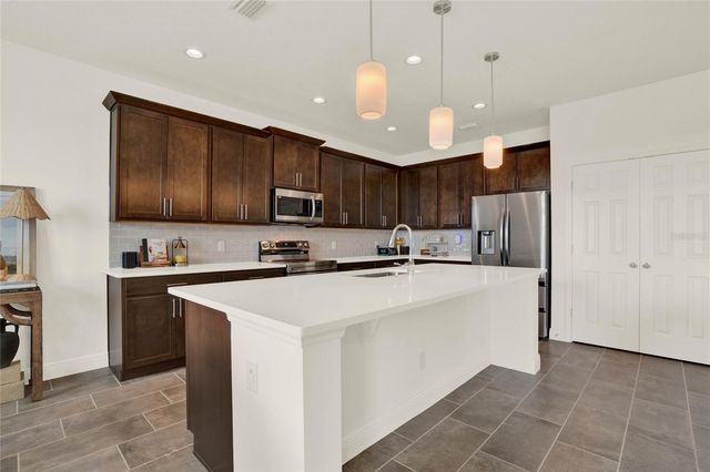 7193 DILLY LAKE AVENUE, Groveland, FL 34736