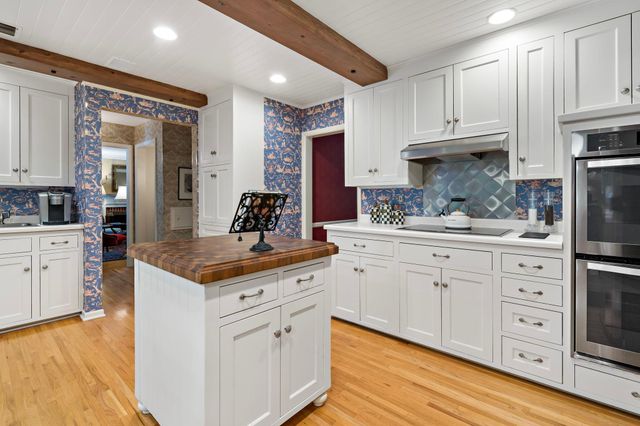 1330 Urbandale Lane N, Plymouth, MN 55447
