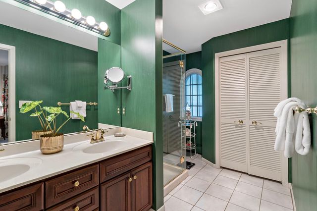 1330 Urbandale Lane N, Plymouth, MN 55447