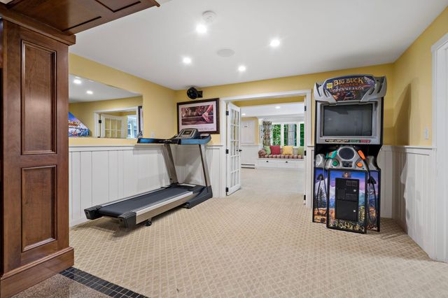 1330 Urbandale Lane N, Plymouth, MN 55447
