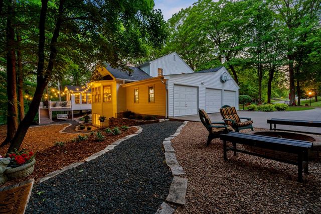 1330 Urbandale Lane N, Plymouth, MN 55447