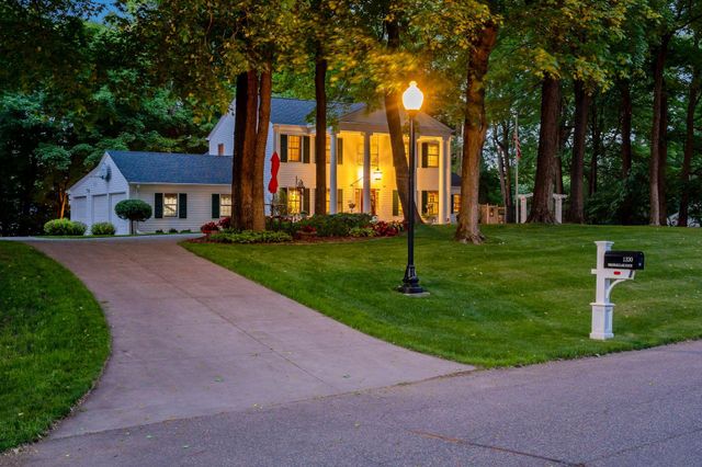 1330 Urbandale Lane N, Plymouth, MN 55447