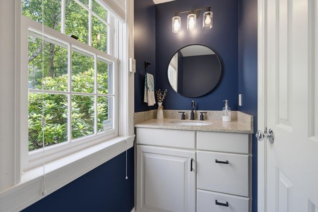 2 Coach Road, Exeter, NH 03833