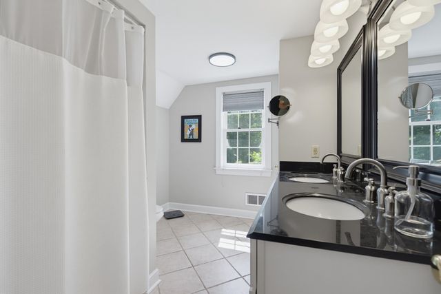 2 Coach Road, Exeter, NH 03833