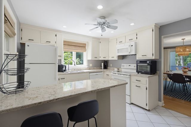 2 Coach Road, Exeter, NH 03833