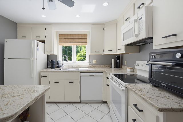 2 Coach Road, Exeter, NH 03833