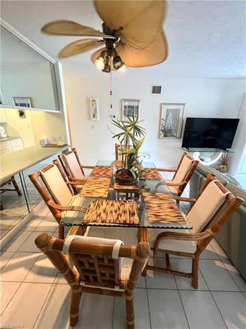 60 Pelican ST W 202, Naples, FL 34113