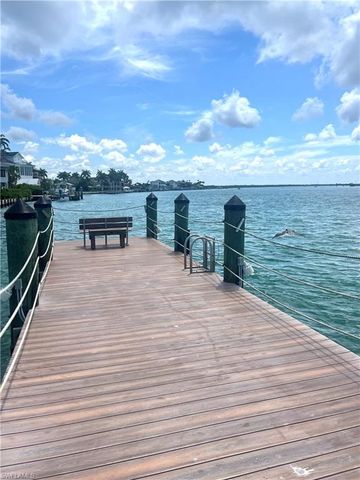 60 Pelican ST W 202, Naples, FL 34113