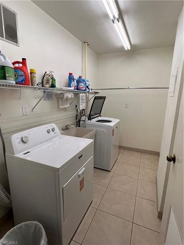 60 Pelican ST W 202, Naples, FL 34113