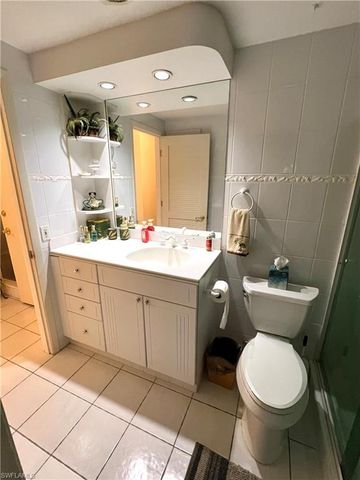 60 Pelican ST W 202, Naples, FL 34113