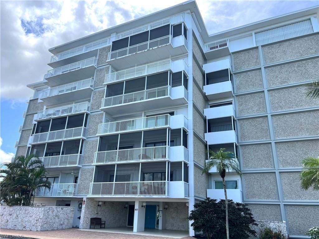 60 Pelican ST W 202, Naples, FL 34113
