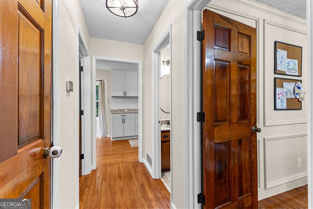 220 Essex Circle, Fayetteville, GA 30215