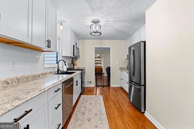 220 Essex Circle, Fayetteville, GA 30215