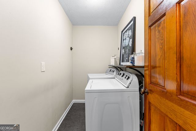 220 Essex Circle, Fayetteville, GA 30215