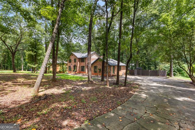 220 Essex Circle, Fayetteville, GA 30215