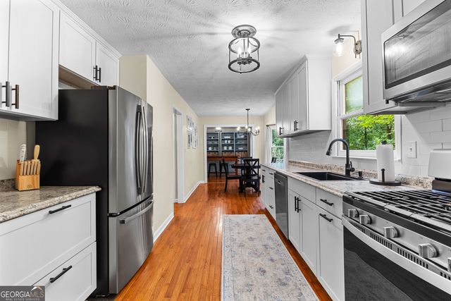 220 Essex Circle, Fayetteville, GA 30215