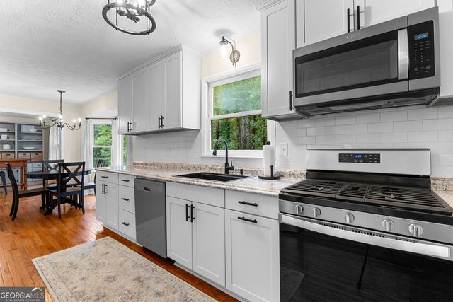 220 Essex Circle, Fayetteville, GA 30215