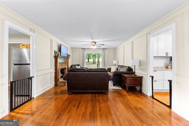 220 Essex Circle, Fayetteville, GA 30215