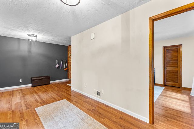 220 Essex Circle, Fayetteville, GA 30215