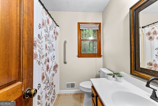220 Essex Circle, Fayetteville, GA 30215