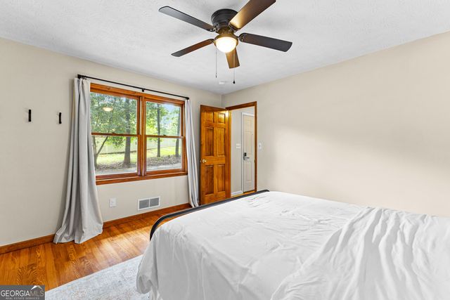 220 Essex Circle, Fayetteville, GA 30215