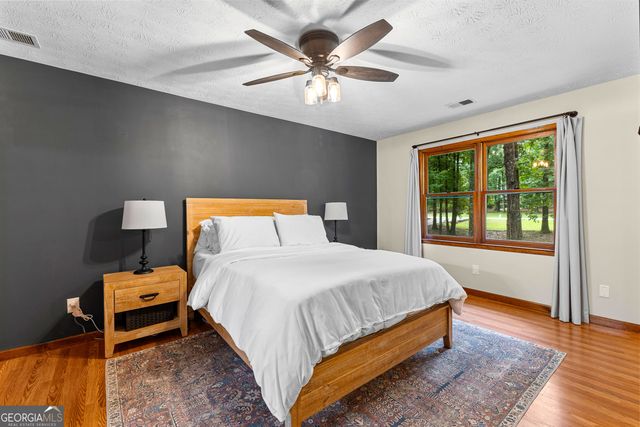 220 Essex Circle, Fayetteville, GA 30215
