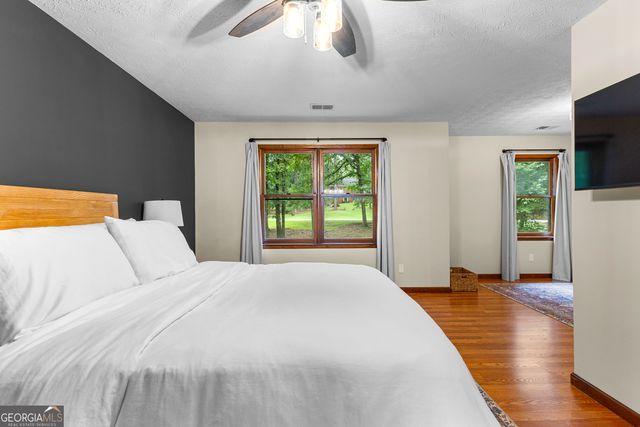 220 Essex Circle, Fayetteville, GA 30215