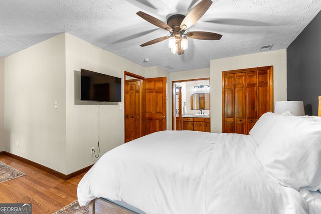 220 Essex Circle, Fayetteville, GA 30215
