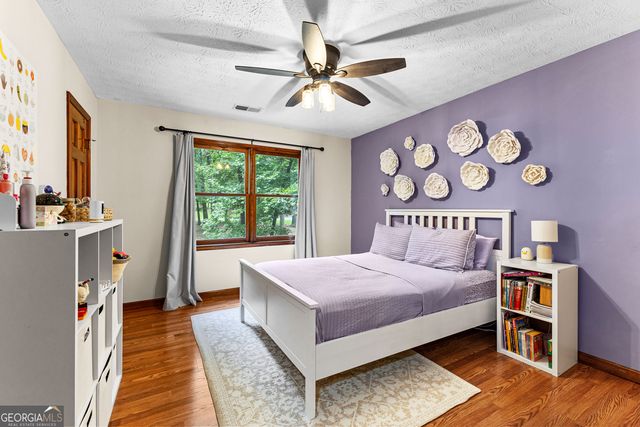 220 Essex Circle, Fayetteville, GA 30215
