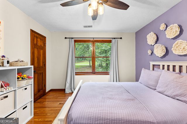 220 Essex Circle, Fayetteville, GA 30215