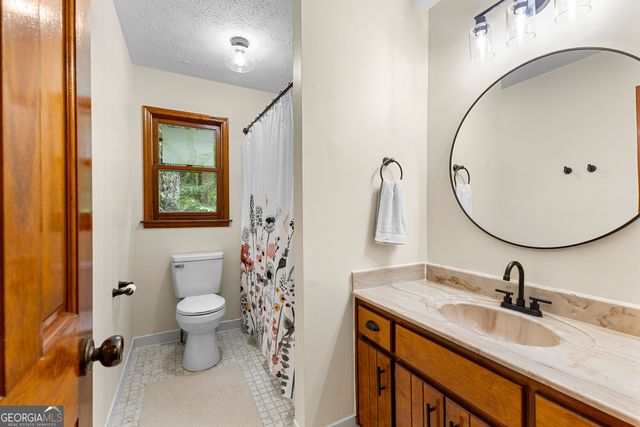 220 Essex Circle, Fayetteville, GA 30215