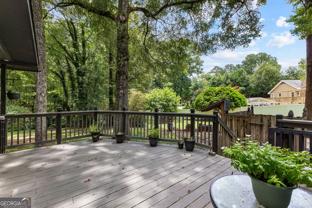 220 Essex Circle, Fayetteville, GA 30215