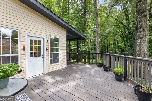220 Essex Circle, Fayetteville, GA 30215