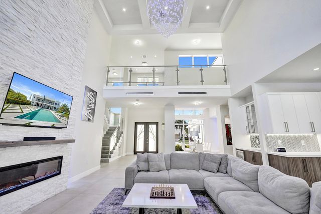 11201 SW 3rd Street, Plantation, FL 33325
