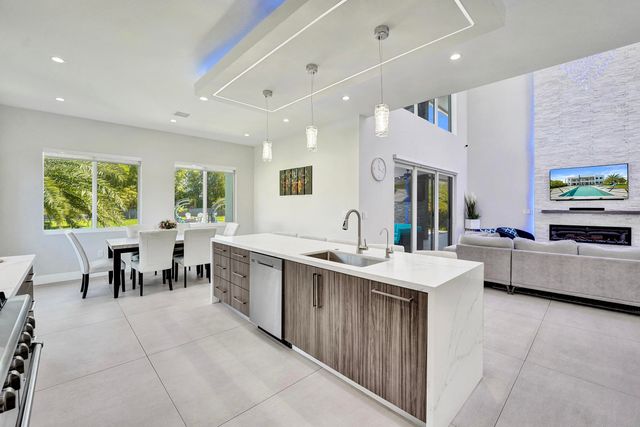 11201 SW 3rd Street, Plantation, FL 33325