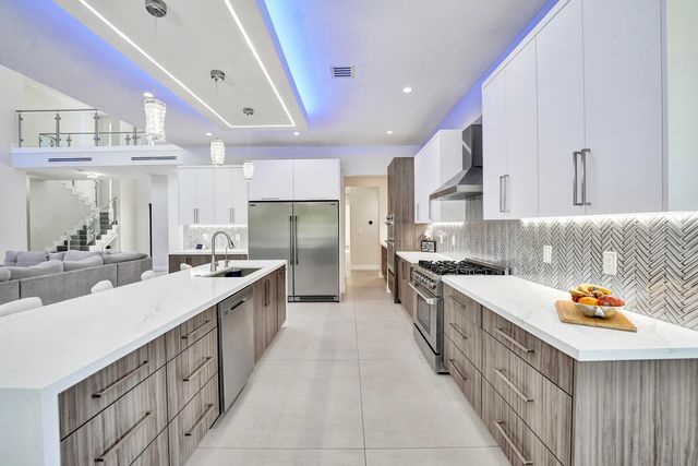 11201 SW 3rd Street, Plantation, FL 33325