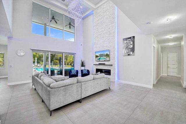 11201 SW 3rd Street, Plantation, FL 33325