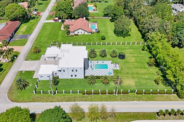 11201 SW 3rd Street, Plantation, FL 33325