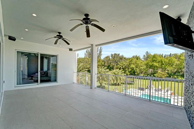 11201 SW 3rd Street, Plantation, FL 33325