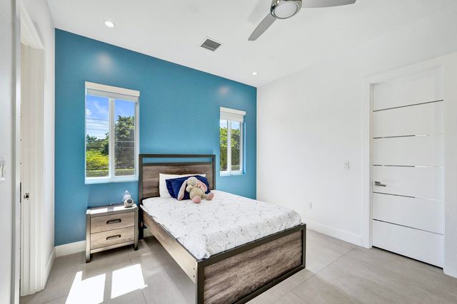 11201 SW 3rd Street, Plantation, FL 33325