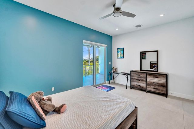 11201 SW 3rd Street, Plantation, FL 33325