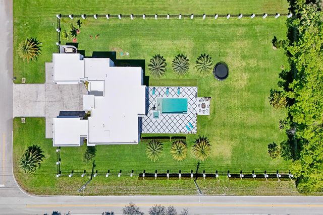 11201 SW 3rd Street, Plantation, FL 33325
