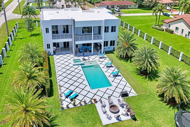 11201 SW 3rd Street, Plantation, FL 33325