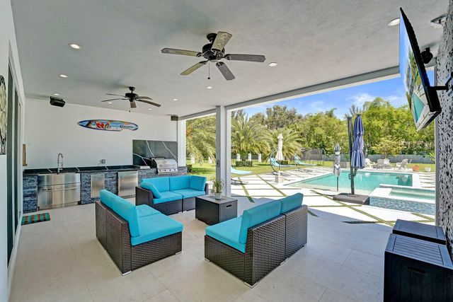 11201 SW 3rd Street, Plantation, FL 33325