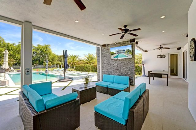 11201 SW 3rd Street, Plantation, FL 33325