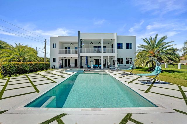 11201 SW 3rd Street, Plantation, FL 33325