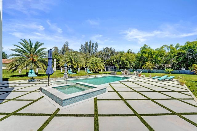 11201 SW 3rd Street, Plantation, FL 33325