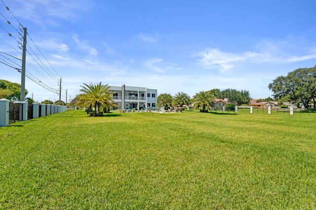 11201 SW 3rd Street, Plantation, FL 33325