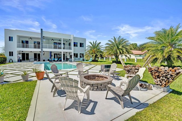 11201 SW 3rd Street, Plantation, FL 33325