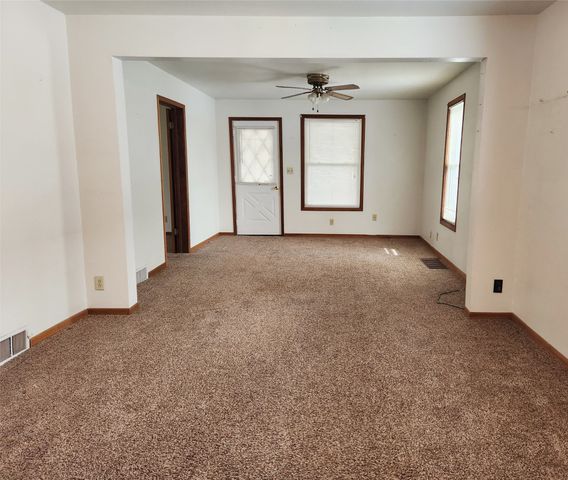 118 E Madison Street, Knoxville, IA 50138